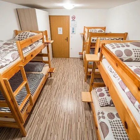 At Trimcek Хостел